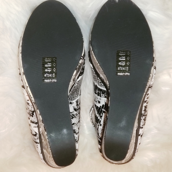 Shoes - Picture 3 of 3